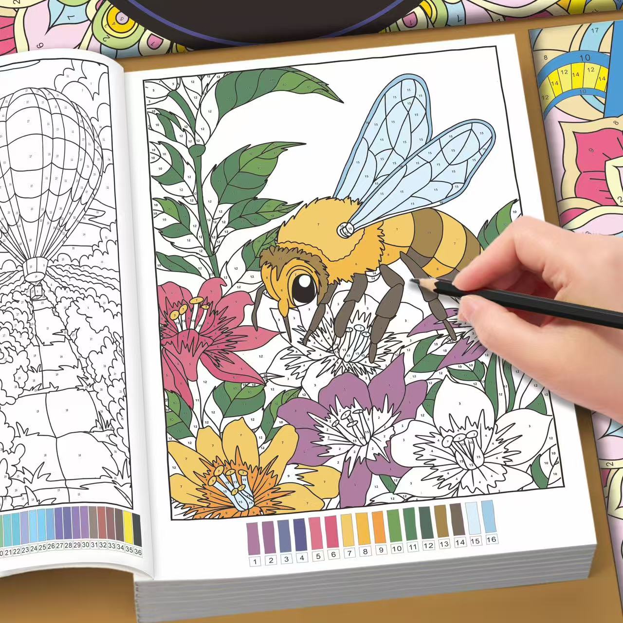 Libro da colorare per adulti d - Adult Coloring Book Stress Relief recensione e prezzo